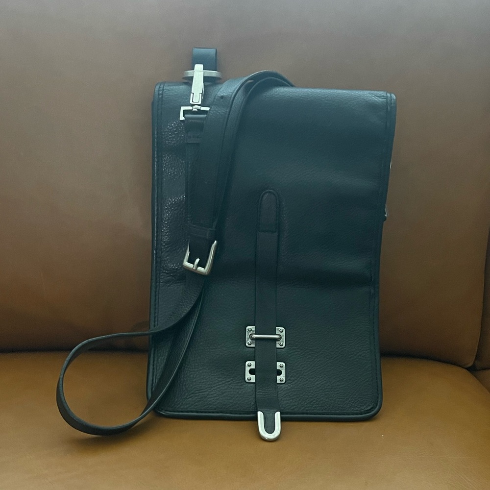 Kenneth Cole Messenger Bag